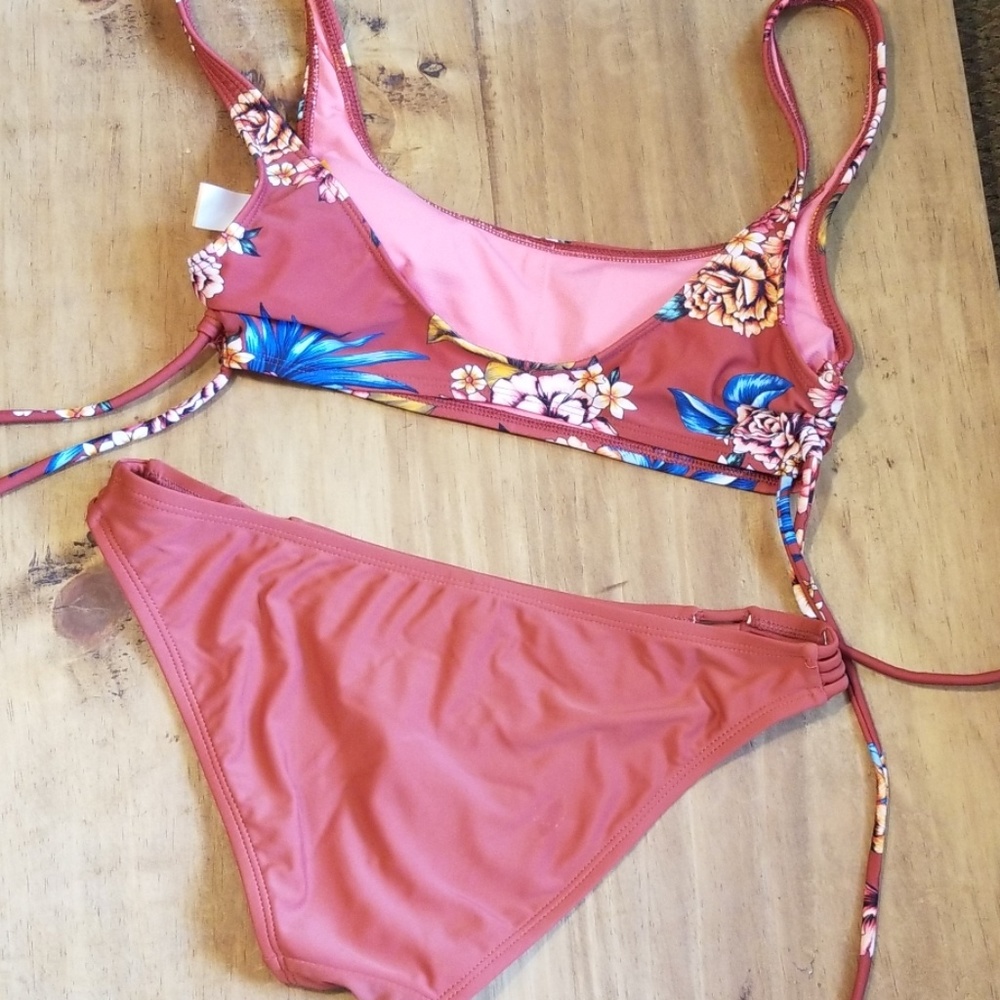 Swimsuit - Picture 2 of 4